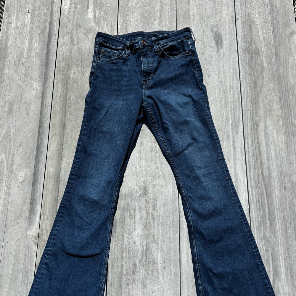 A Stretchy, Flared Queen of Jeans